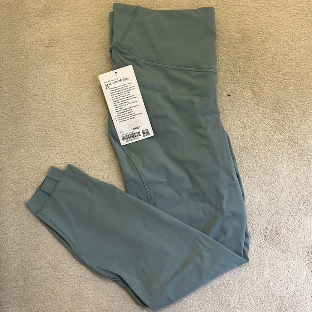 BRAND NEW WITH TAGS LULULEMON LEGGINGS - Picture 2 of 5
